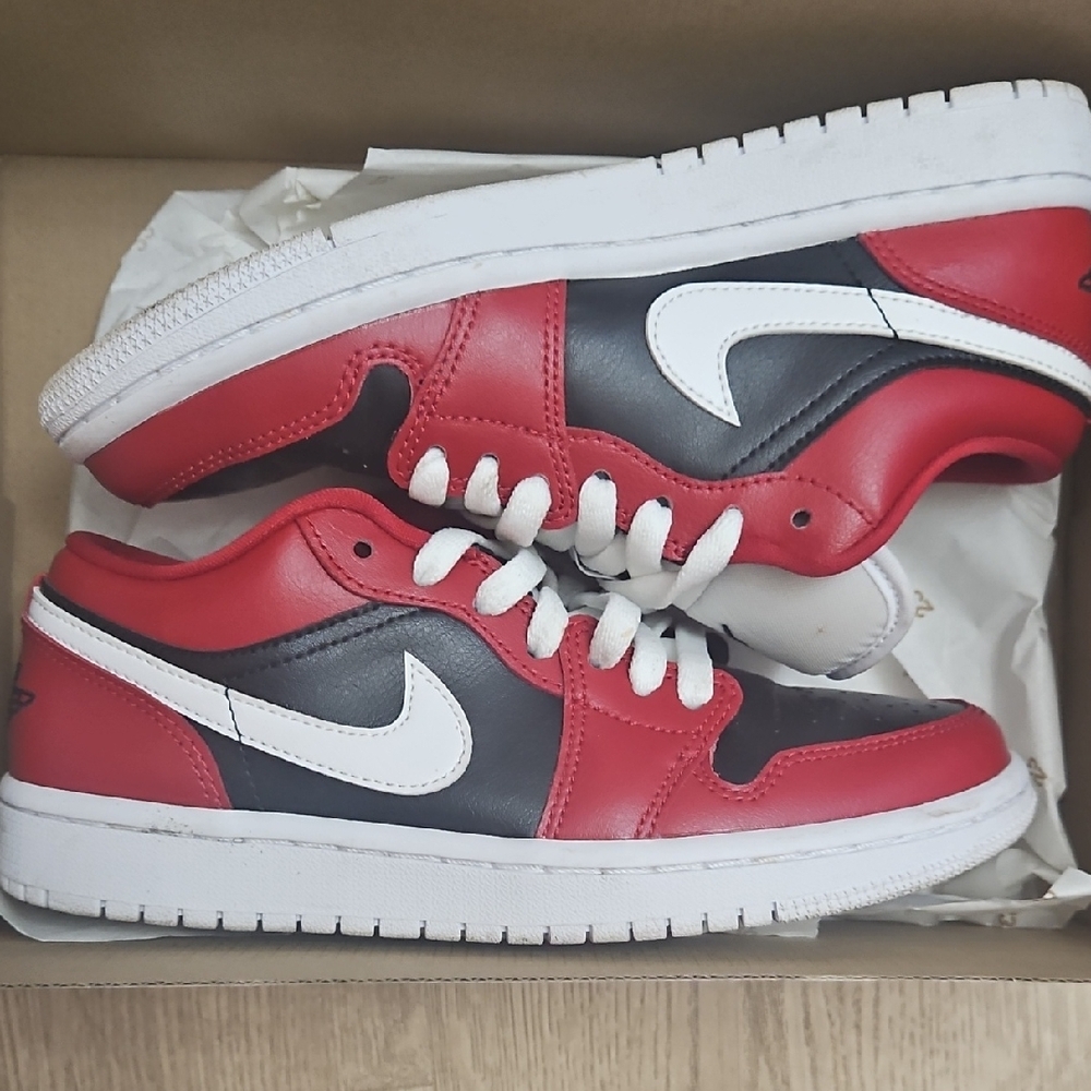 Jordan1 Low Chicago Flip Womens Sz6